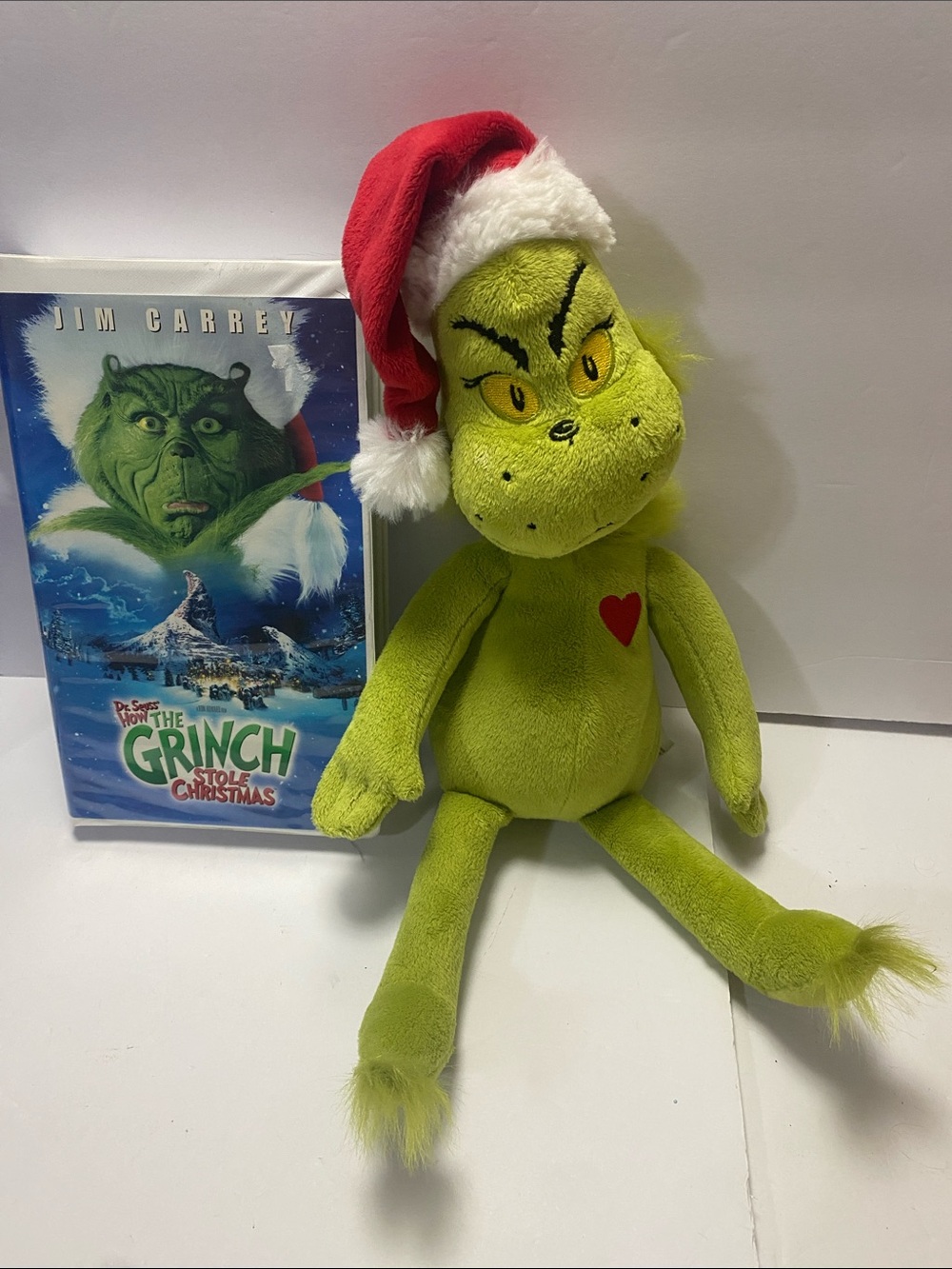 Grinch plush + VHS